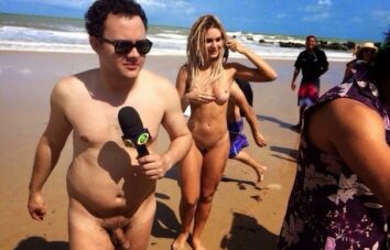 Gui Santana pelado, nu em praia de nudismo
