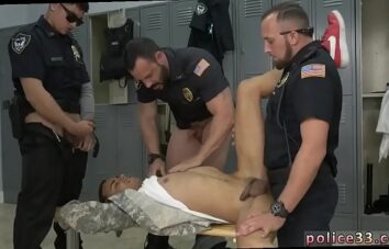 Filme pornô com gay dando para policias