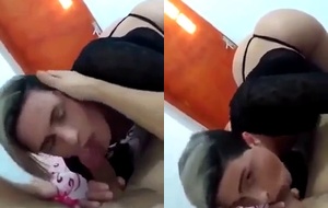 Jonas, o Novinho que Adora Um Toque Feminino, Surpreende com um Boquete Irresistível Usando Calcinha Fio Dental