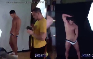 Musculoso exibindo o corpo sarado enquanto se masturba