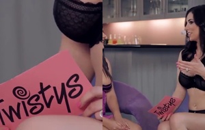 Novinha se rendeu à amiga deliciosa putinha lésbica em vídeo de sexo gay muito sensual