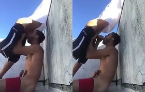 Tarados na laje: sexo oral ardente e cenas proibidas capturadas pela câmera