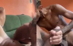 Yuri mulato novinho mamando a rola do amigo Eduardo