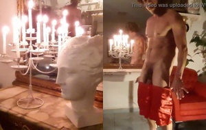 O troféu musculoso do ringue exibindo toda sua potência O troféu musculoso do ringue exibindo toda sua potência