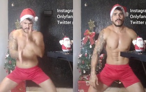 Presente de Natal Picante: Surpresa Sob o Pinheiro