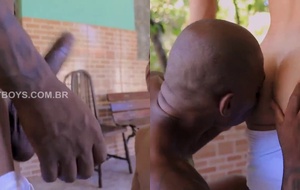 Presente Surpresa Ardente: Amigo Oculto com Garotos Sensacionais