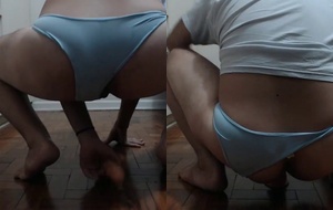 Exibição ousada: ele desliza sem pudor no pau com lingerie